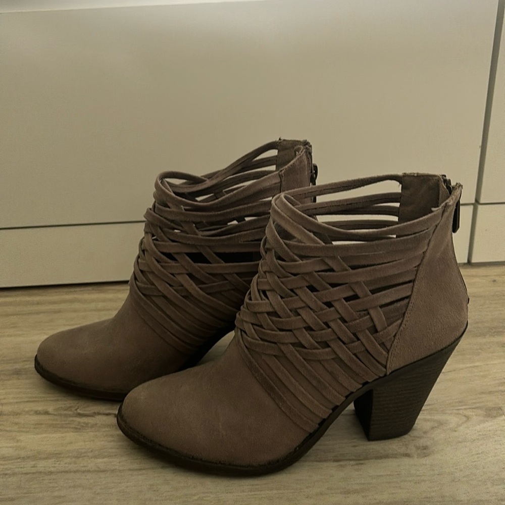Women’s shoes
